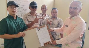 Lo Nuzul Irsan Mengembalikan Formulir Pendaftaran Calon Ketum KONI Tanggamus