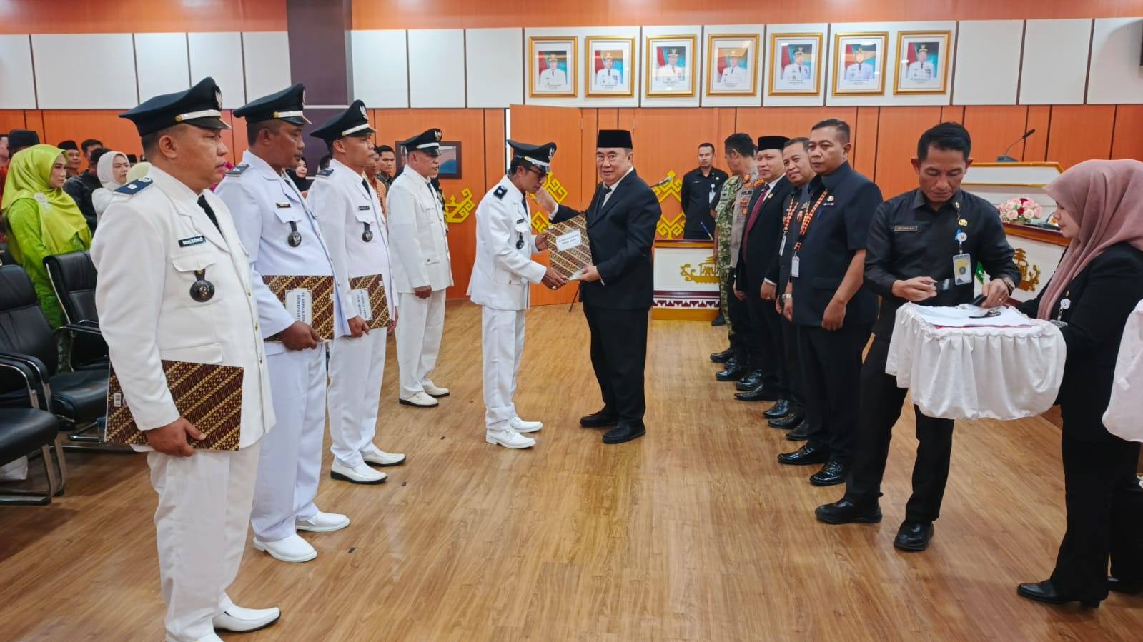 Bupati Tanggamus Lantik 5 PAW Kepala Pekon Terpilih, Ini Kata Kakon Sinar Jawa